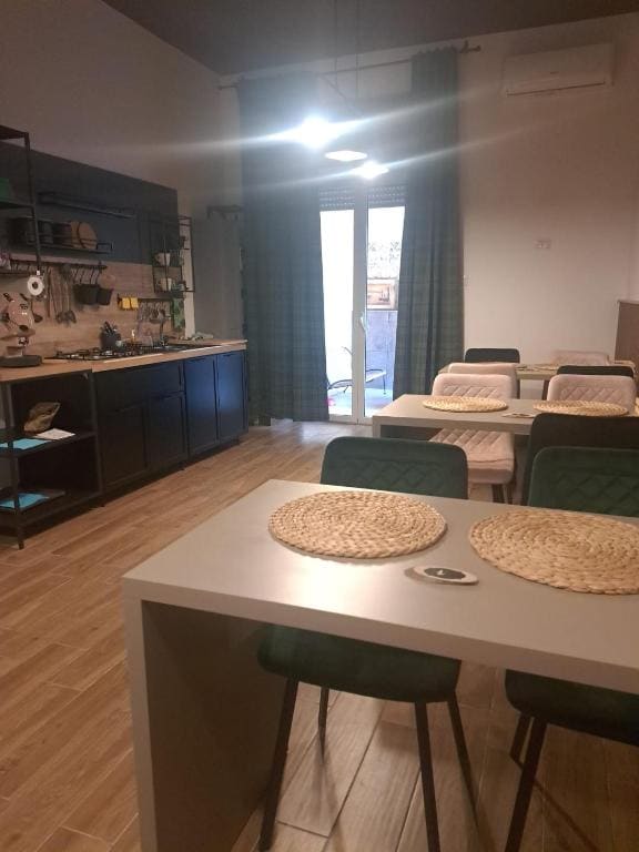 Family Room room - Image 1