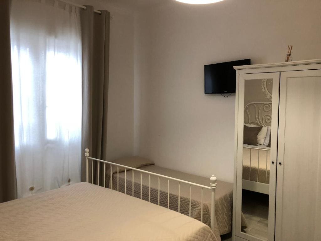Standard Triple Room room - Image 1