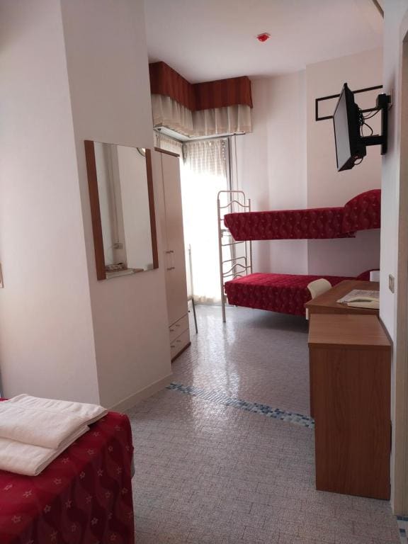 Quadruple Room room - Image 1