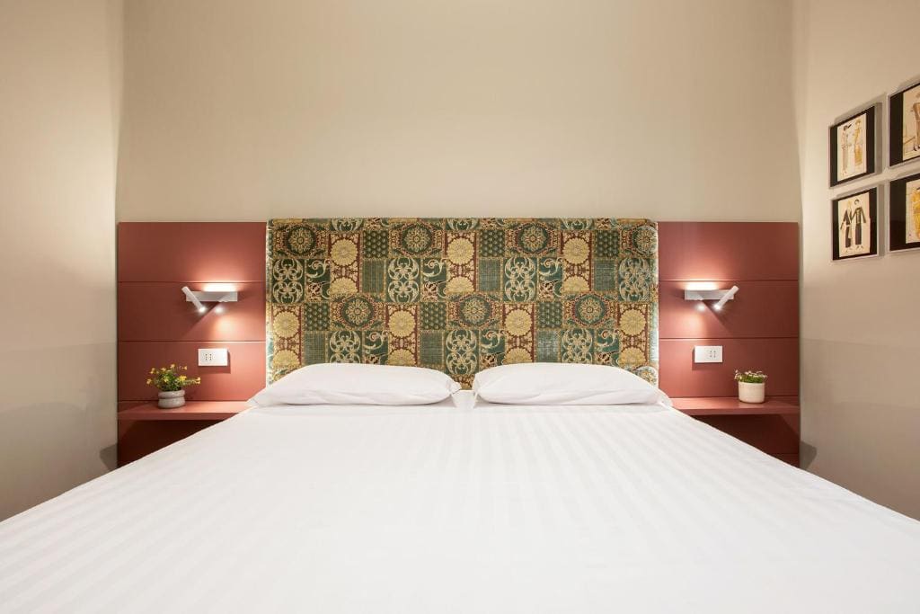 One-Bedroom Apartment room - Image 1