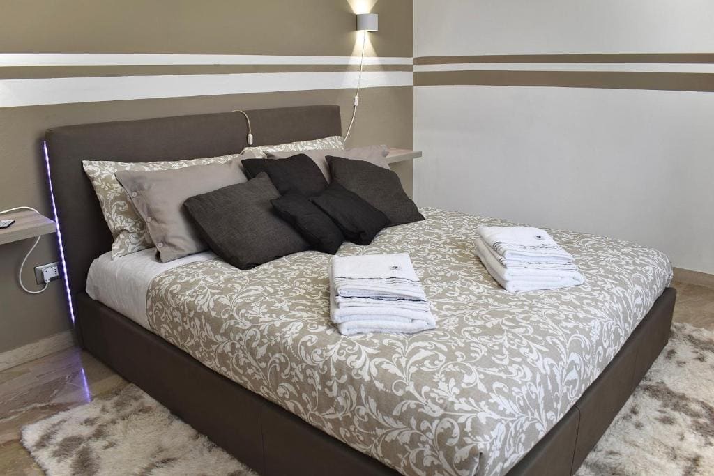 Double Room with Private Bathroom room - Image 1