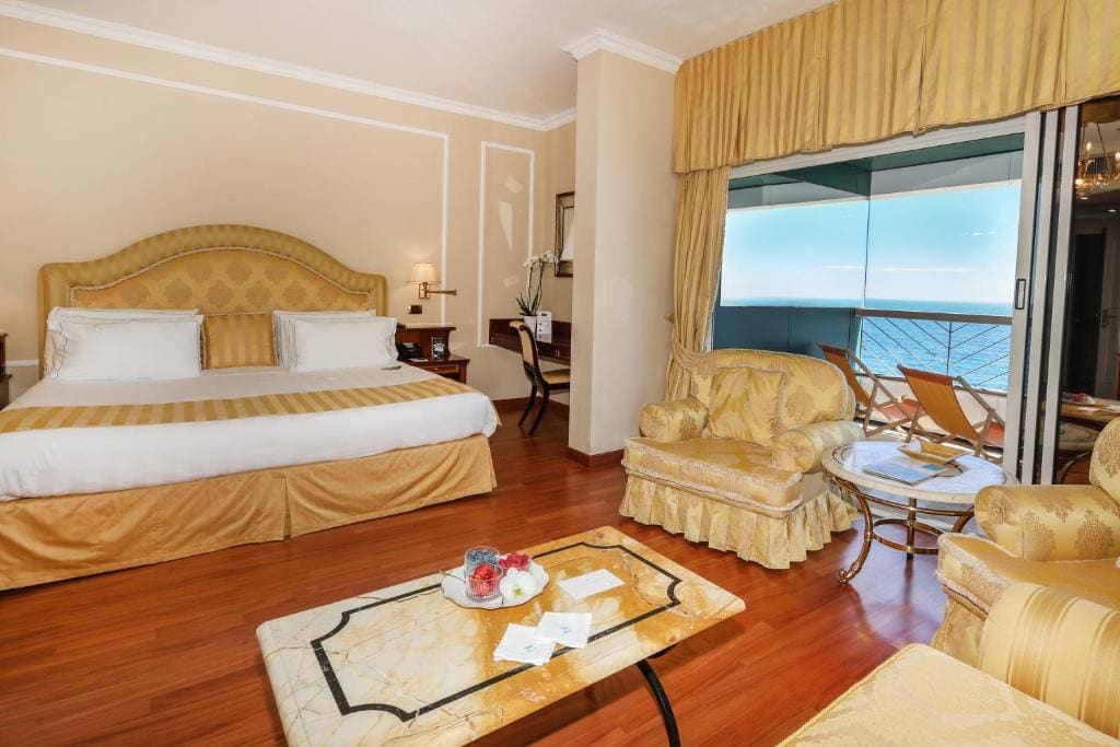Corner Junior Suite with Sea View room - Image 1