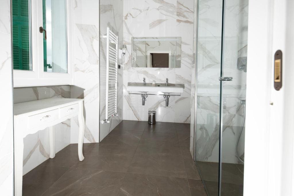 Double or Twin Room with Sea View room - Image 2