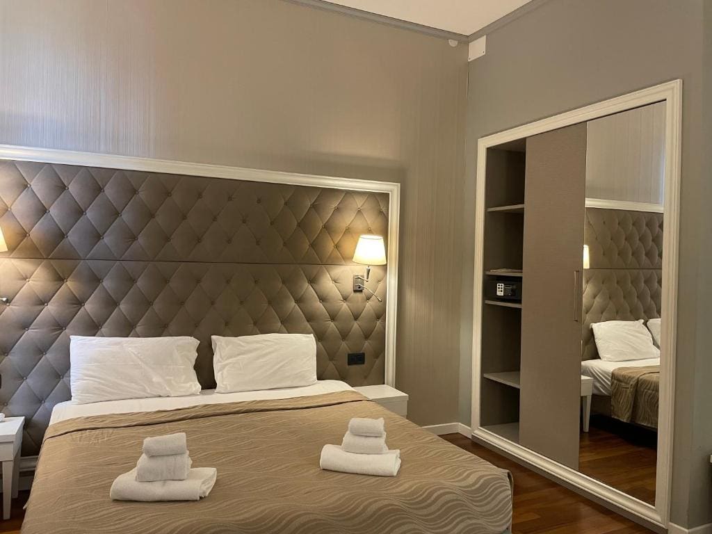Single Room with Sea View room - Image 1