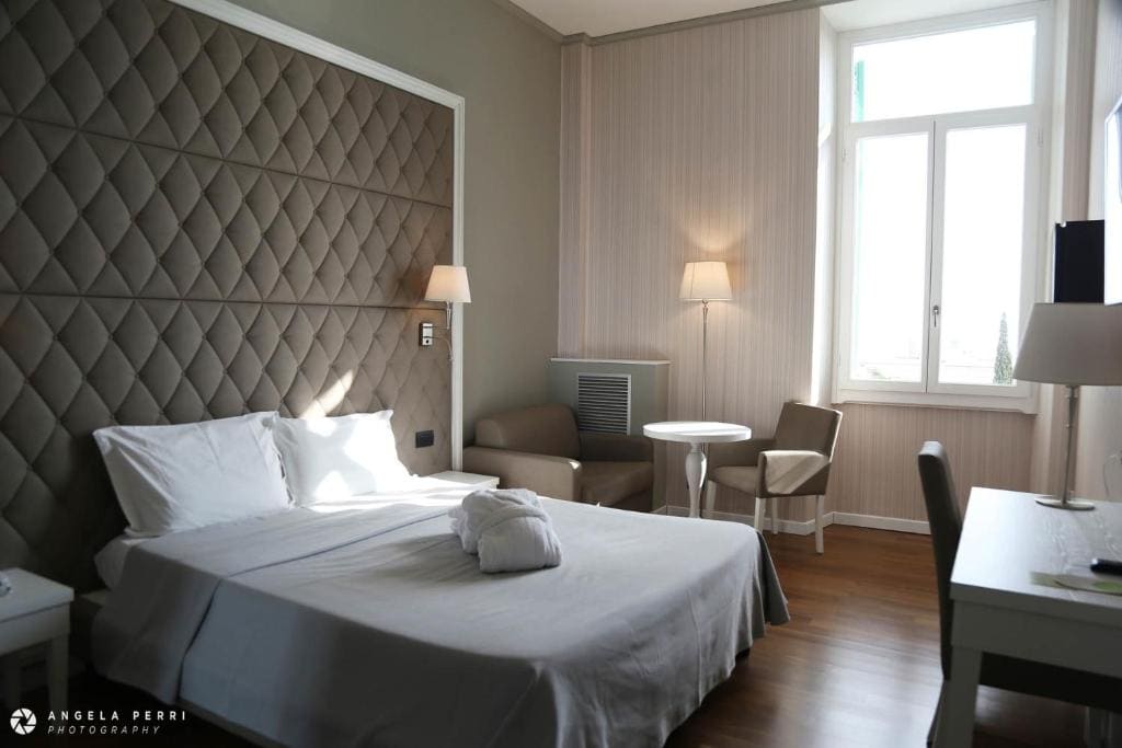 Single Room with Sea View room - Image 2