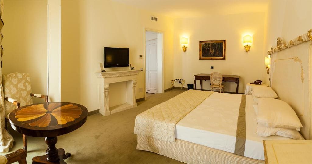 Deluxe Double or Twin Room room - Image 2