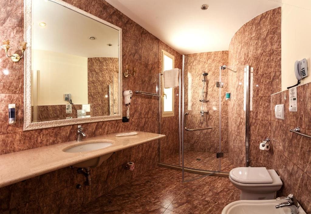 Double or Twin Room room - Image 3