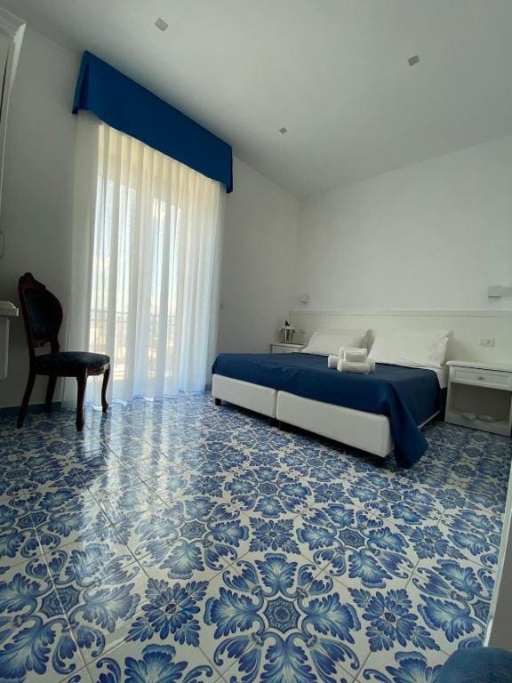Deluxe Double Room with Balcony and Sea View room - Image 2