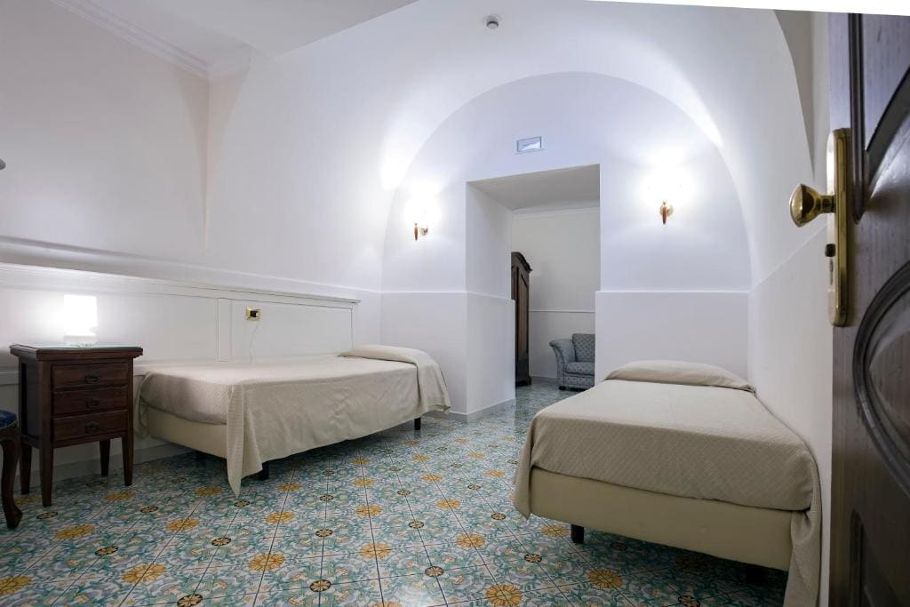 Economy Triple Room room - Image 1