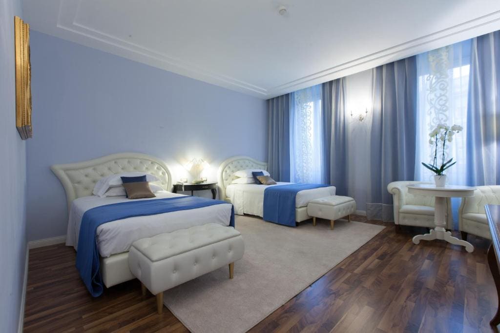 Family Room with Spa access room - Image 1