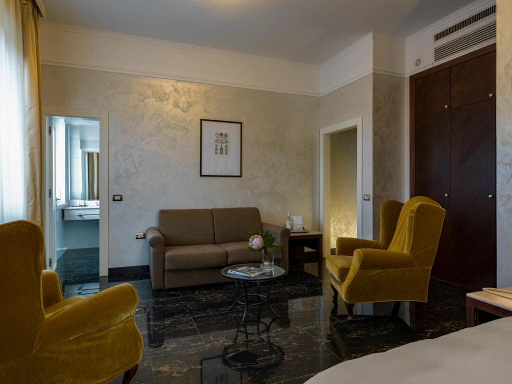 Prestige Triple Room room - Image 2