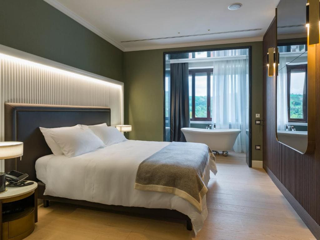 Suite room - Image 1