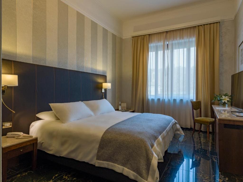 Superior Double or Twin Room room - Image 3