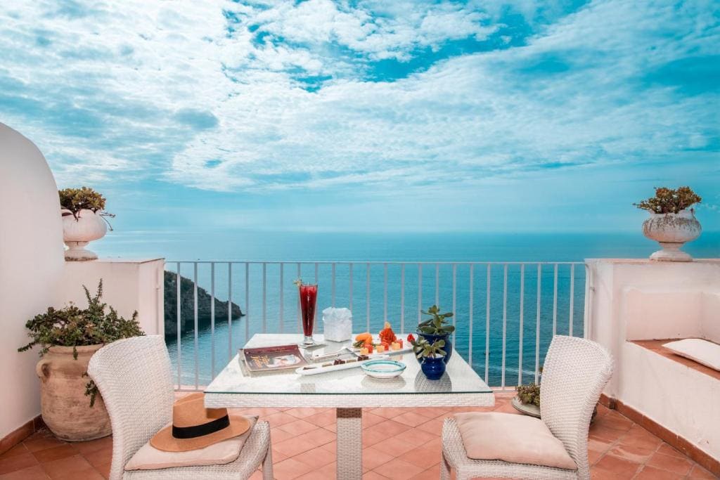 Junior Suite with Terrace and Sea View room - Image 3