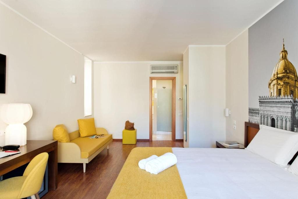 Triple Room with View room - Image 1