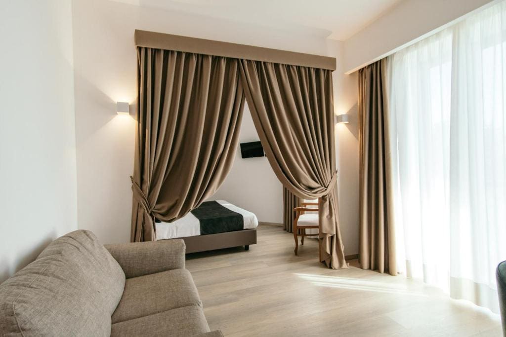 Deluxe Junior Suite room - Image 3