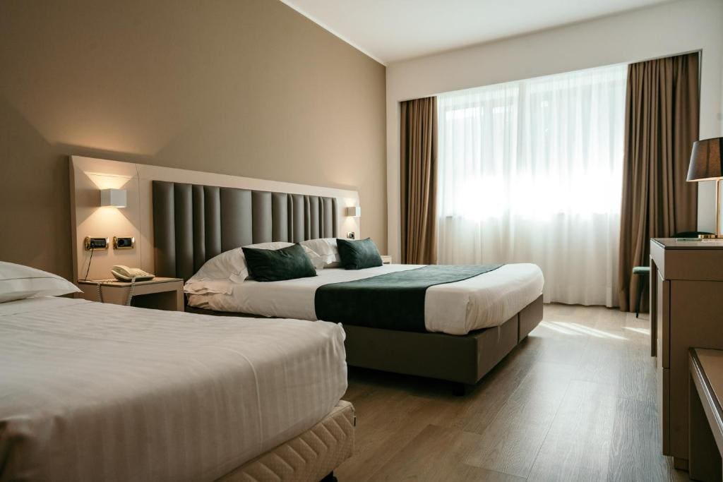 Standard Triple Room room - Image 2