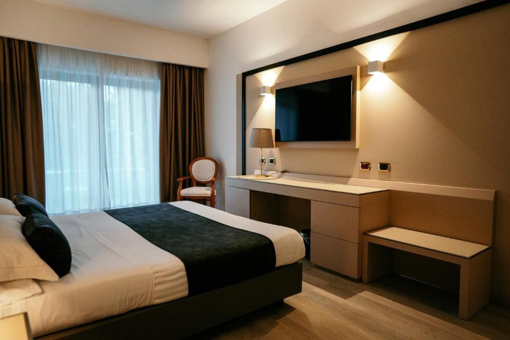 Superior Double Room with Balcony room - Image 2