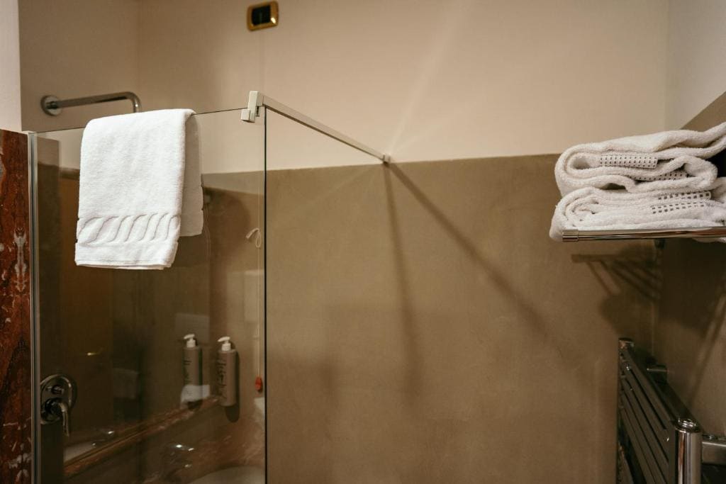 Superior Quadruple Room room - Image 2