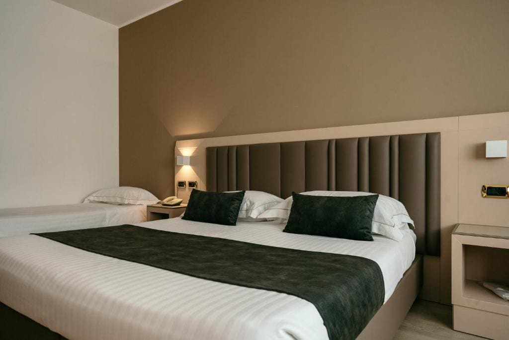 Triple Room with Balcony room - Image 2
