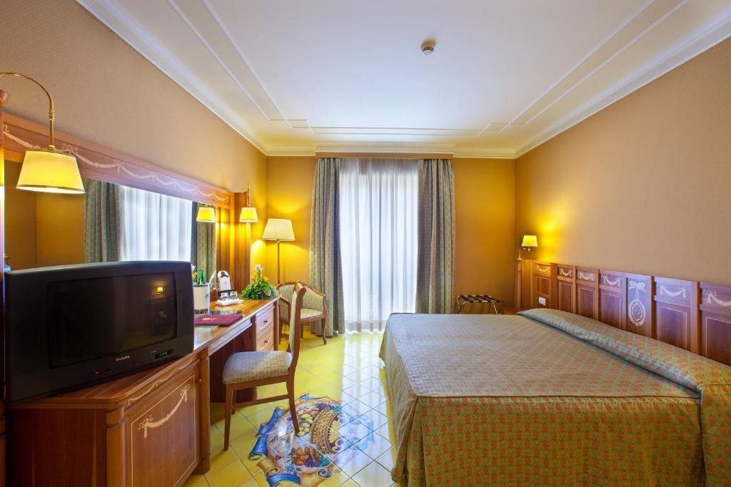 Double Room with Panoramic View room - Image 3