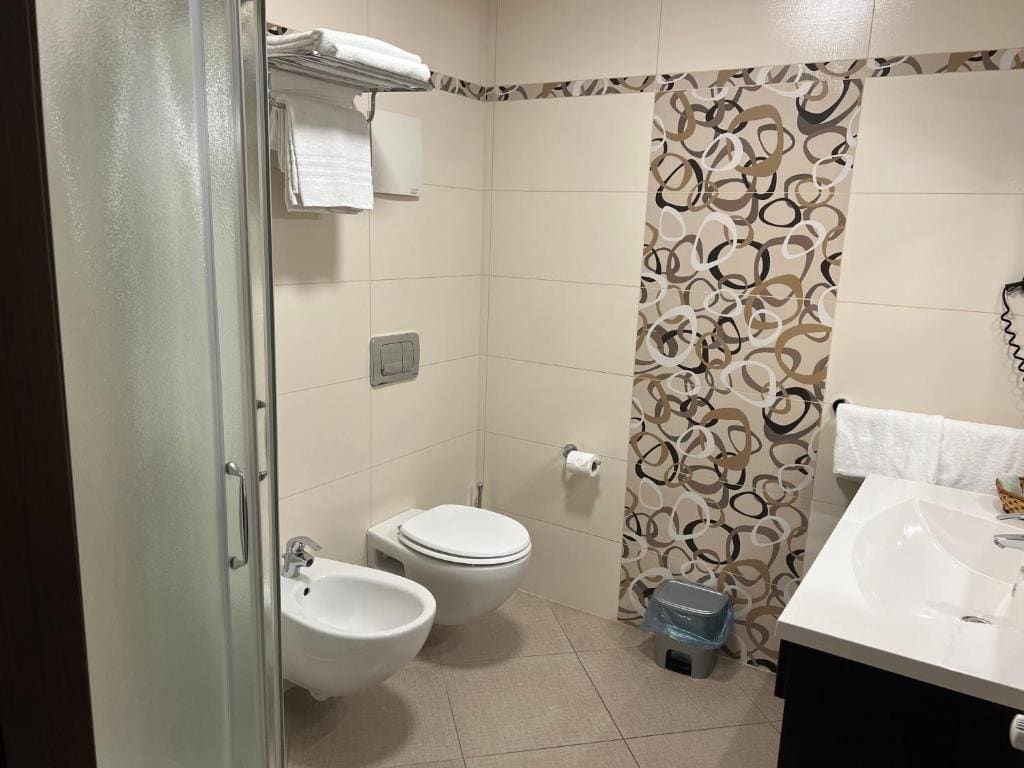 Double Room with Extra Bed room - Image 3