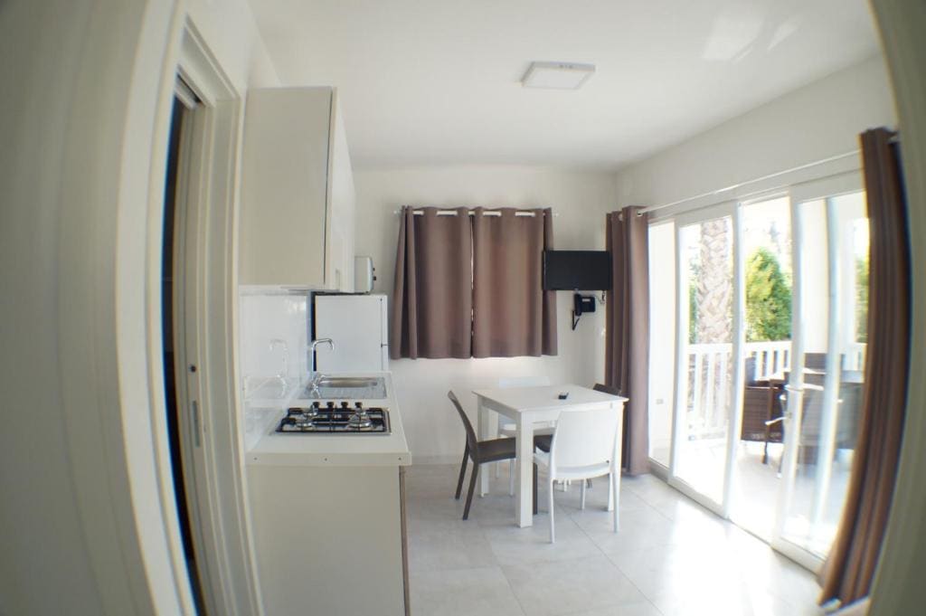 Deluxe Bungalow room - Image 3