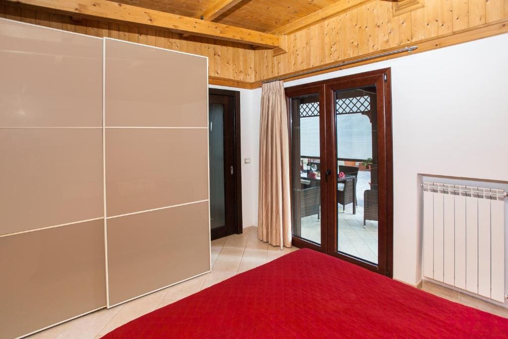 Deluxe Suite room - Image 3