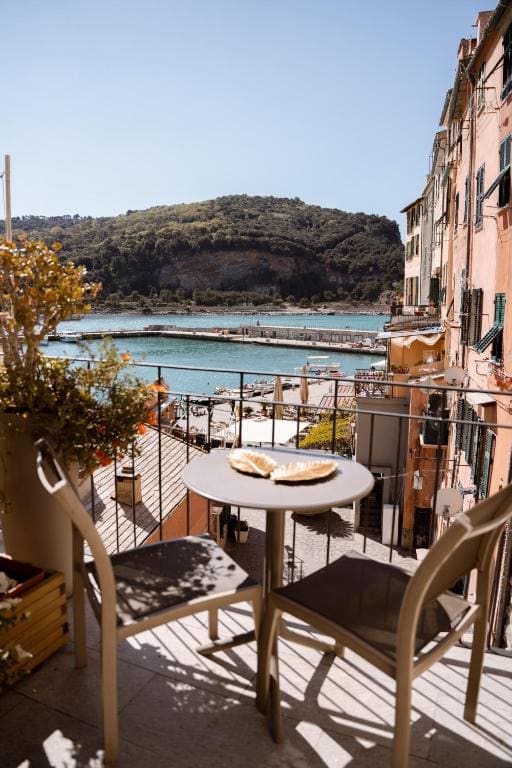 Deluxe Double Room with Balcony and Sea View room - Image 2