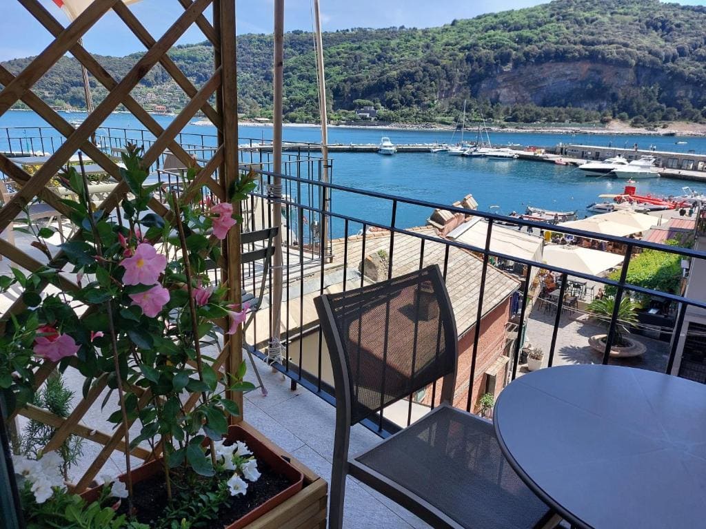 Deluxe Double Room with Balcony and Sea View room - Image 1