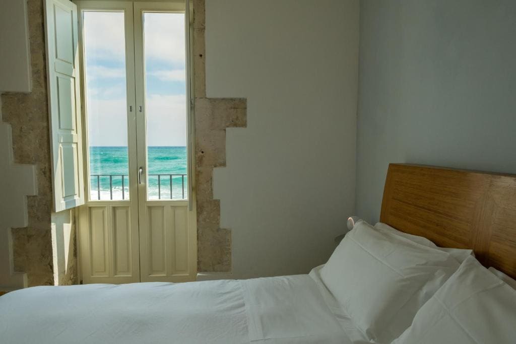 Double Room with Sea View room - Image 2