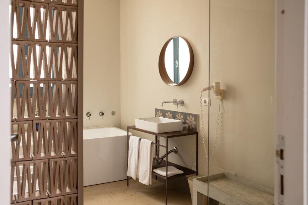 Superior Double or Twin Room with Sea View room - Image 2