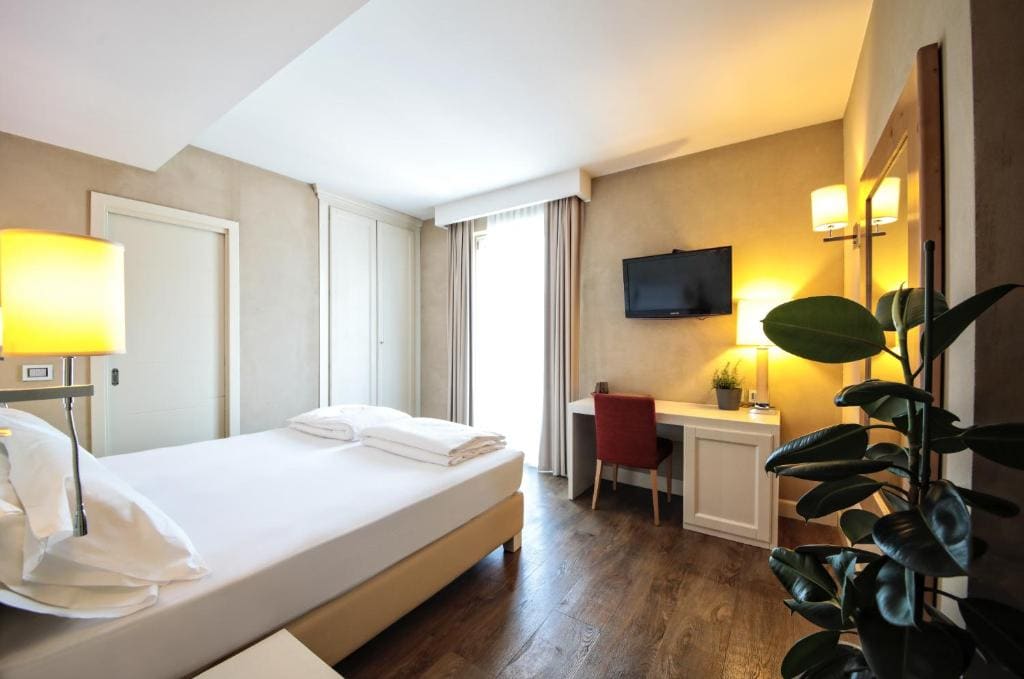 Double Room with Balcony room - Image 1