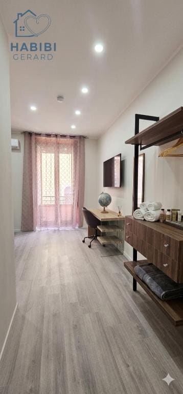 Double Room with Balcony room - Image 3