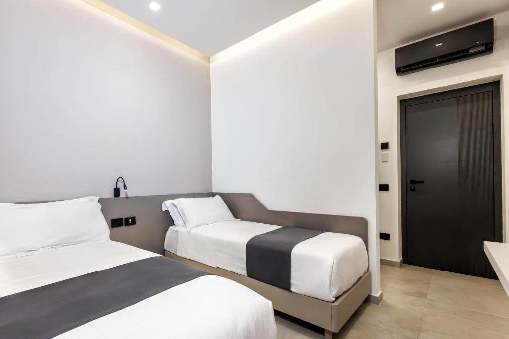 Deluxe Triple Room room - Image 3