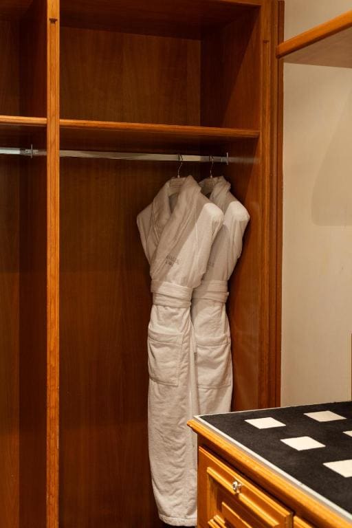 Grand Deluxe Double Room room - Image 3