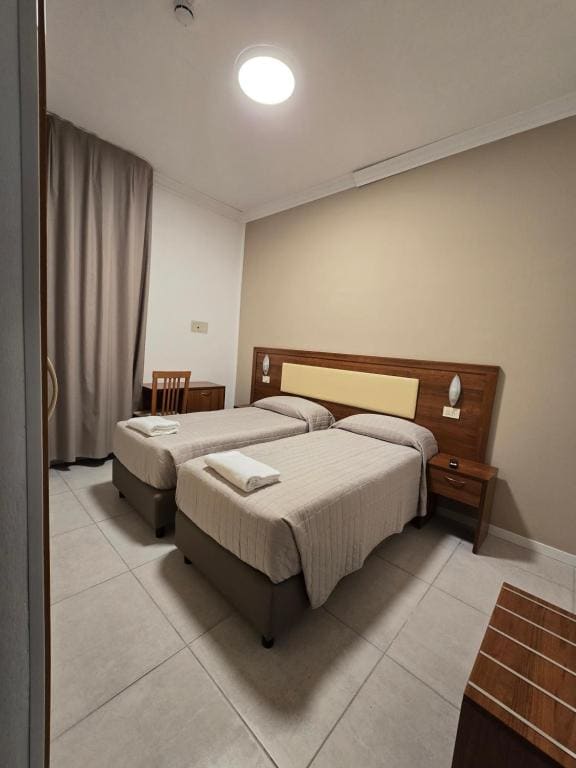 Twin Room room - Image 3