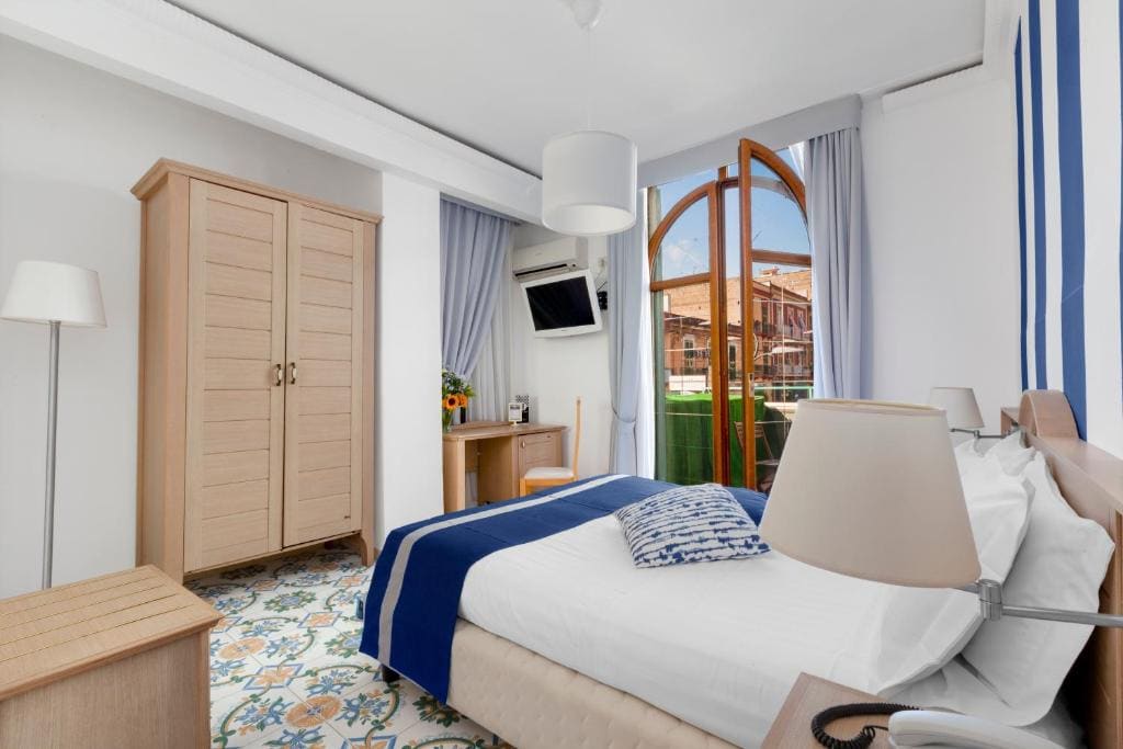 Superior Double Room room - Image 2