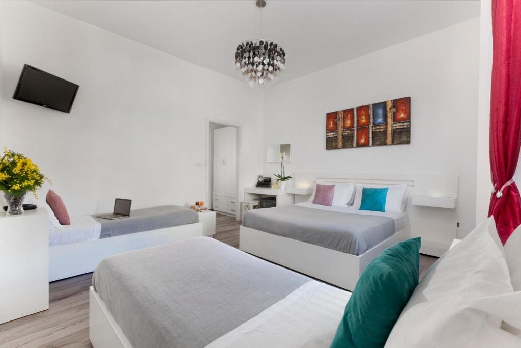 Superior Quadruple Room room - Image 1