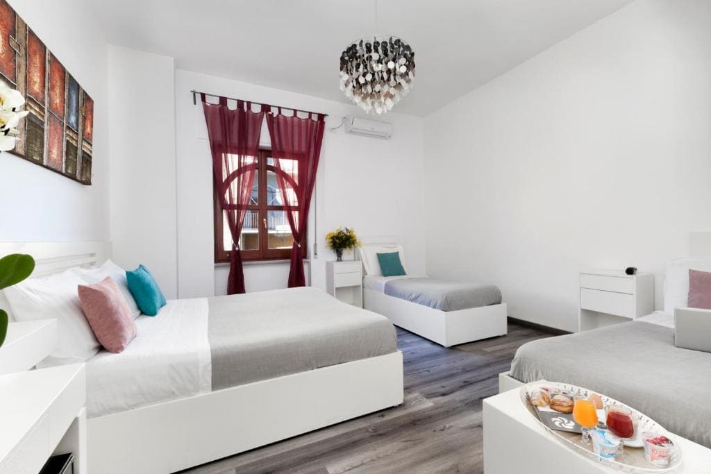 Standard Quadruple Room room - Image 2