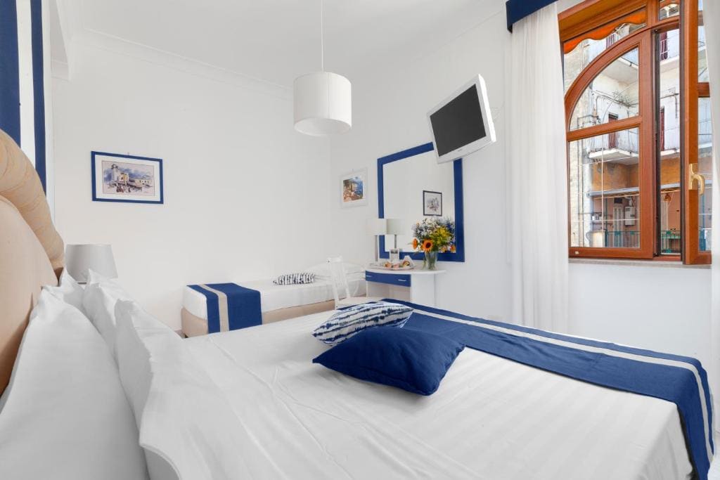 Superior Triple Room room - Image 1