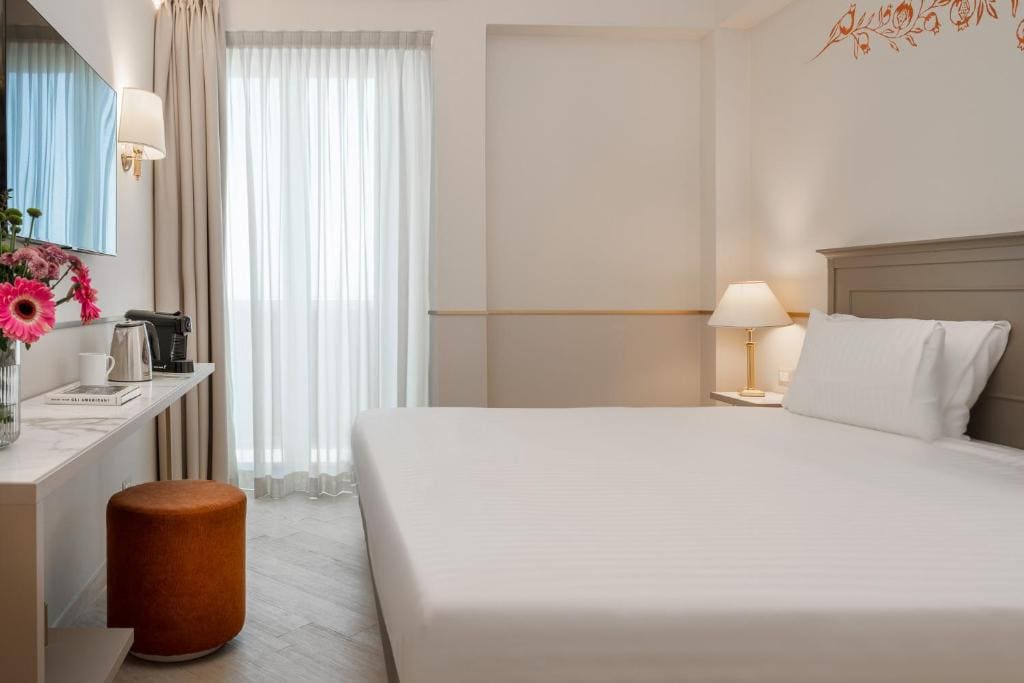 Standard Room with Balcony room - Image 2