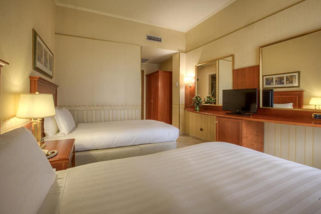Superior Twin Room with Balcony room - Image 2