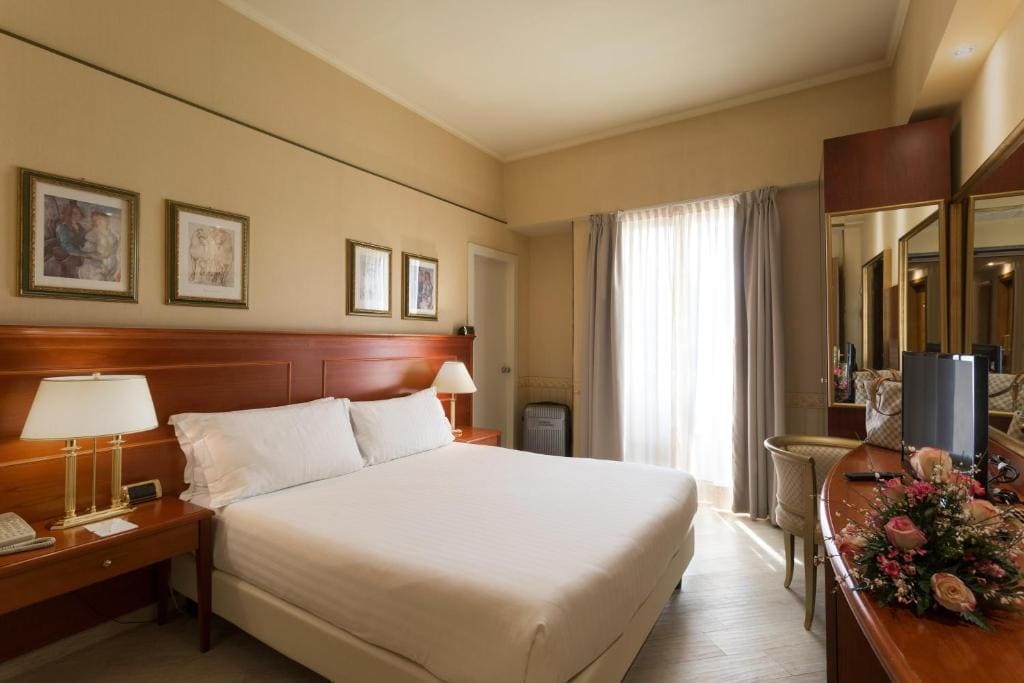 Standard Room with Balcony room - Image 3