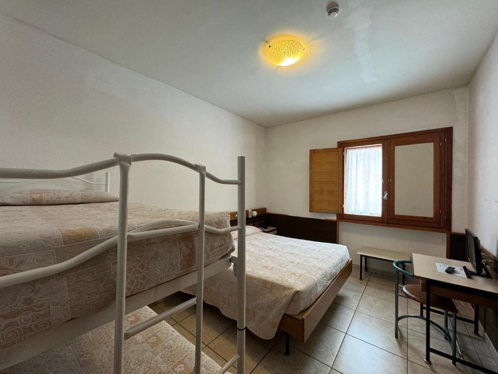 Standard Family Room room - Image 1