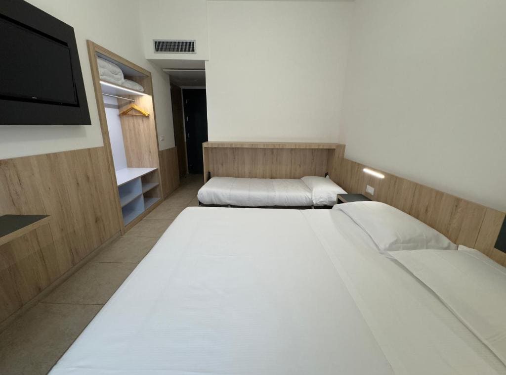 Superior Triple Room room - Image 1