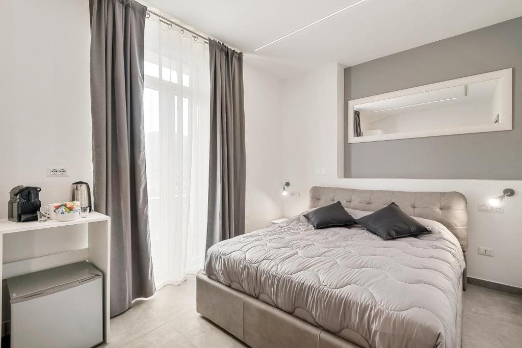 Double Room with Balcony room - Image 3