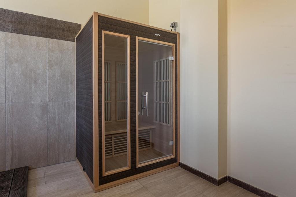 Double Room with Spa Access room - Image 3