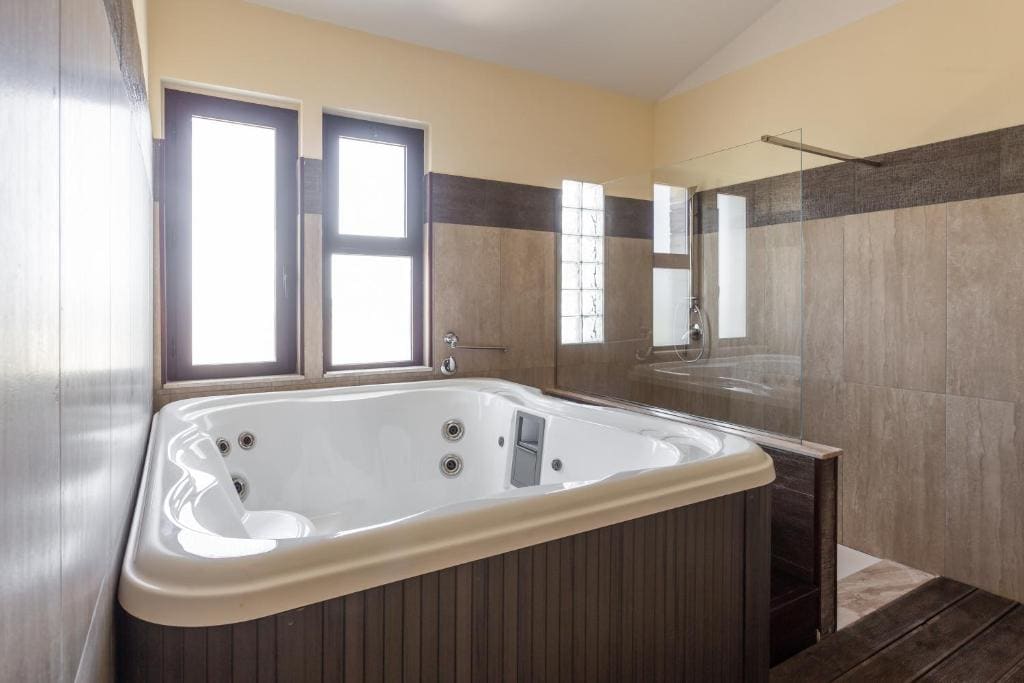 Double Room with Spa Access room - Image 2