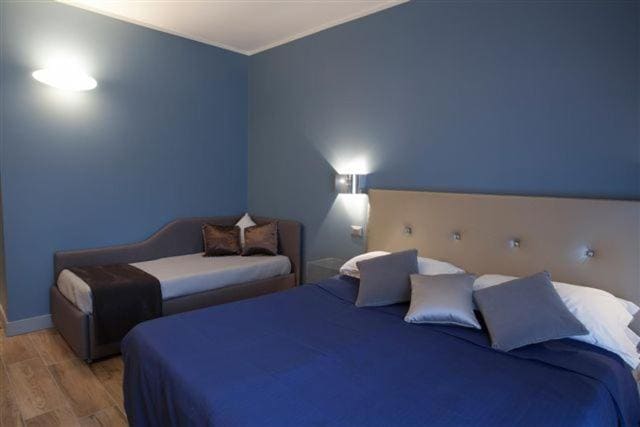 Superior Triple Room room - Image 3